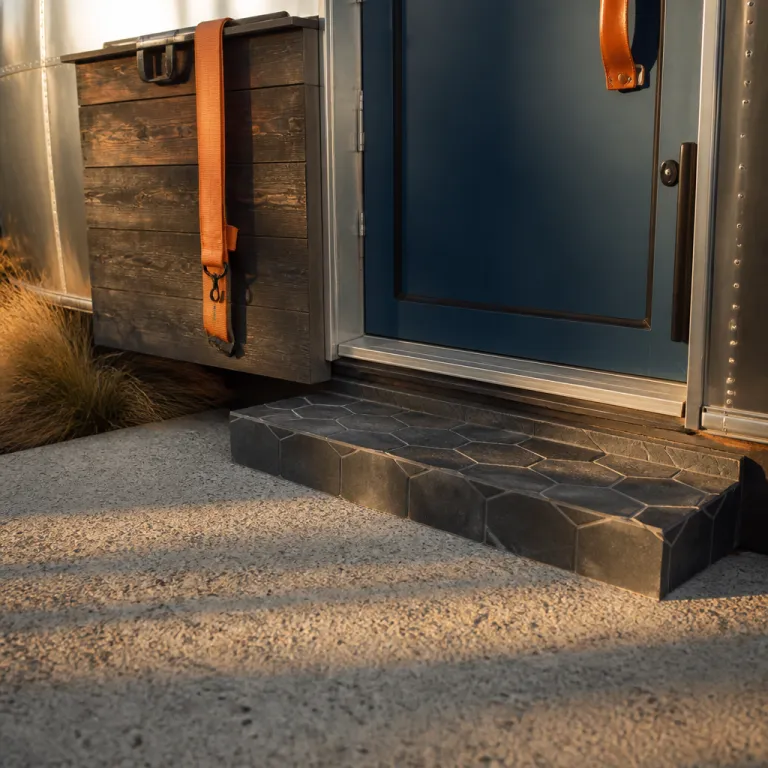 Strategic insights for luxury bathroom trailer partnerships in high value travel programs
